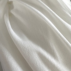 Leinenvorhänge aus zartem Voile in Ecru